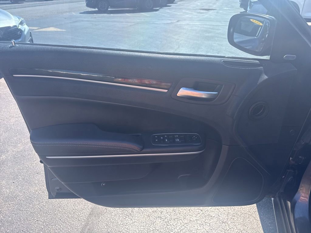 Used 2019 Chrysler 300 S RWD image 10