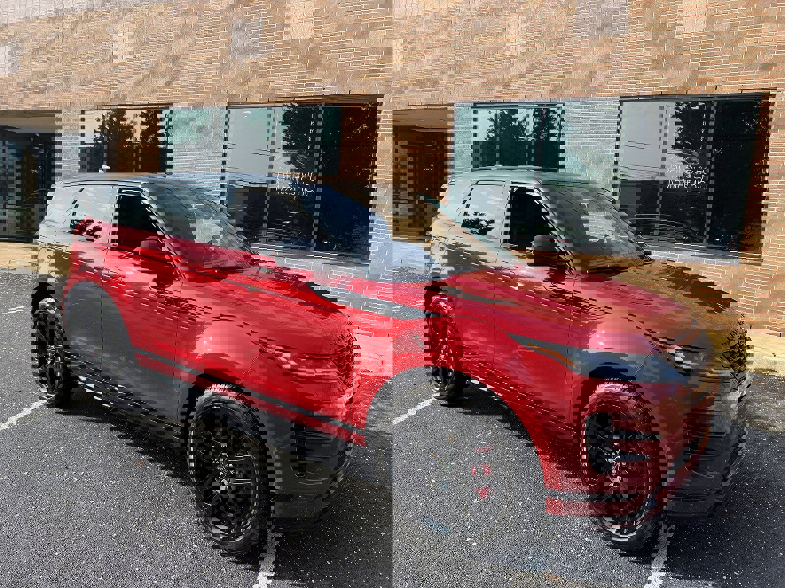 Used 2023 Land Rover Range Rover Evoque R-Dynamic SE image 30