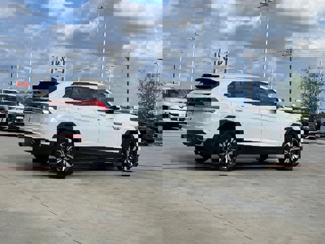 Used 2024 Volkswagen Atlas Cross Sport SE image 8