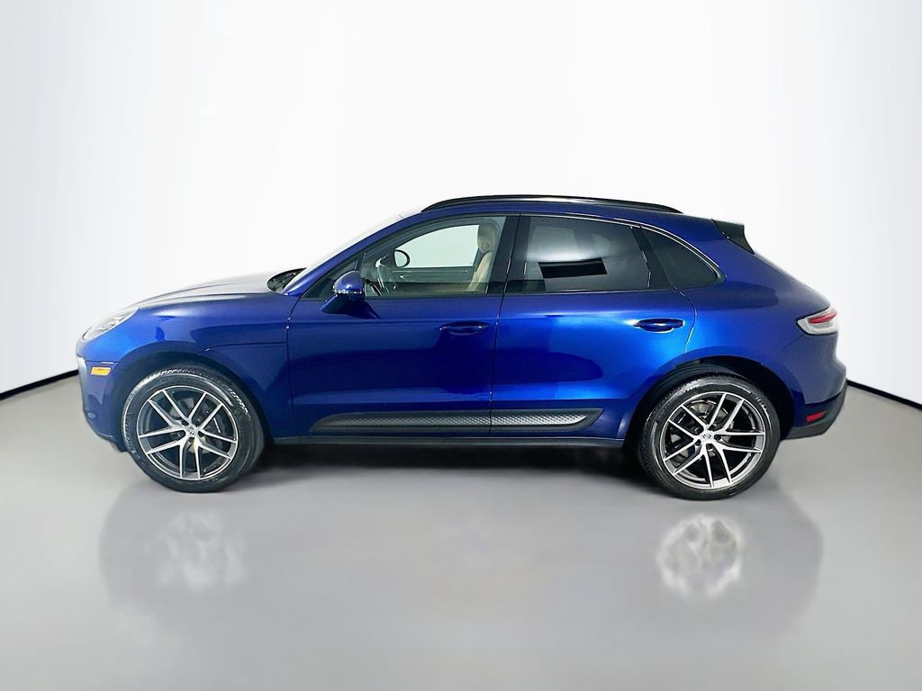 Certified 2023 Porsche Macan image 2