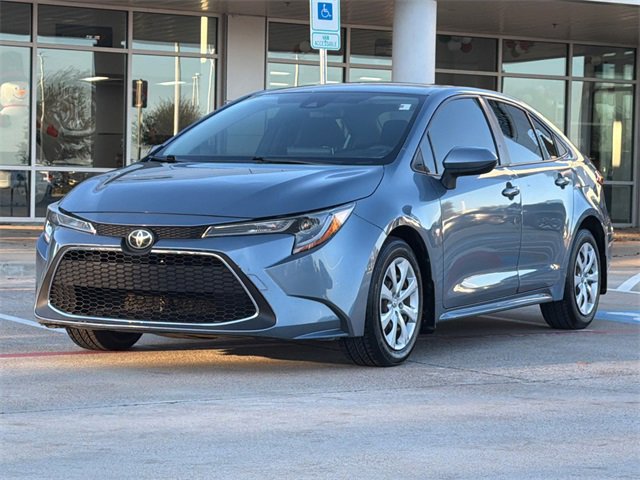 Used 2021 Toyota Corolla LE image 3