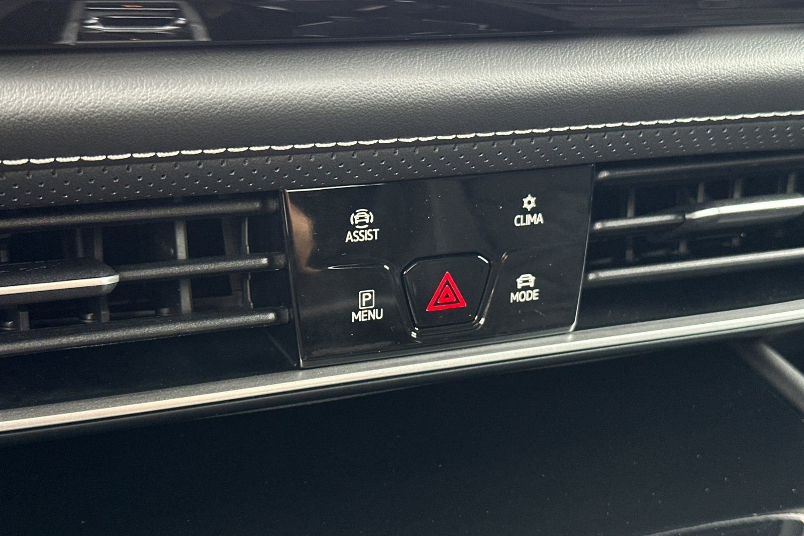 New 2026 Volkswagen Atlas Cross Sport SE FWD image 18