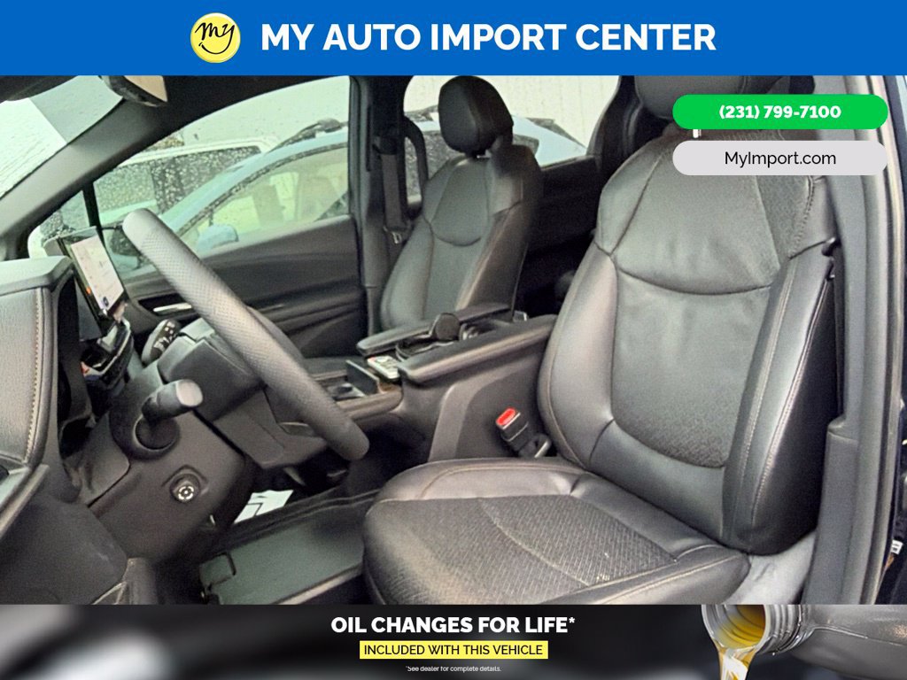 Used 2025 Toyota Sienna Limited AWD/4WD image 12