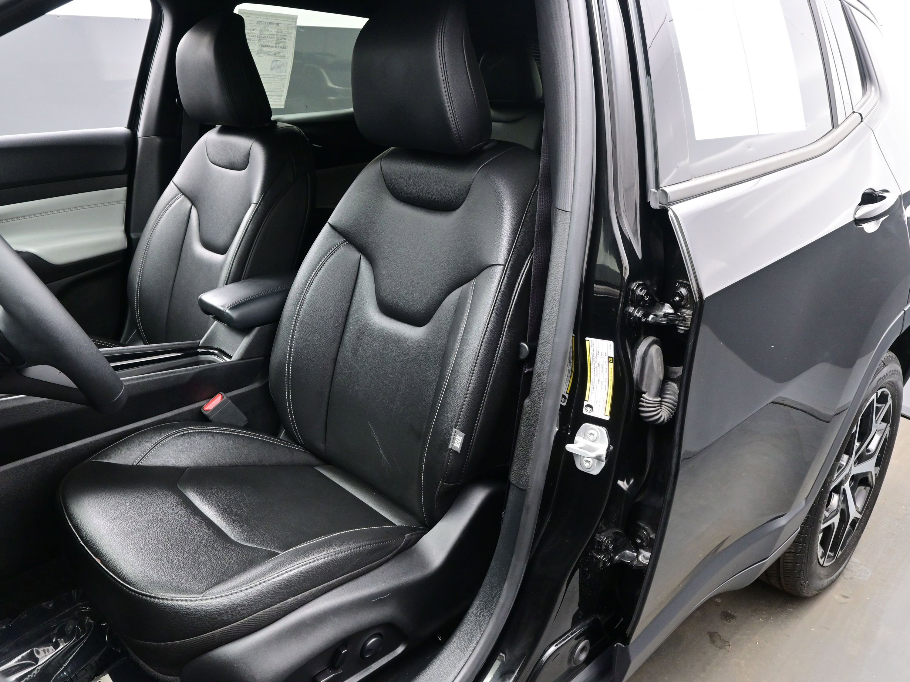 Used 2025 Jeep Compass Limited image 12