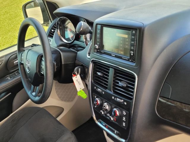 Used 2019 Dodge Grand Caravan SE w/ UConnect Hands-Free Group image 24