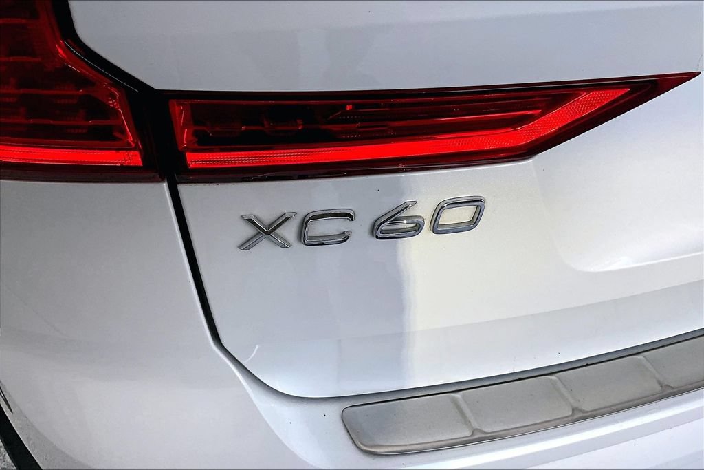 Used 2020 Volvo XC60 T5 Momentum w/ Protection Package Premier AWD/4WD image 36