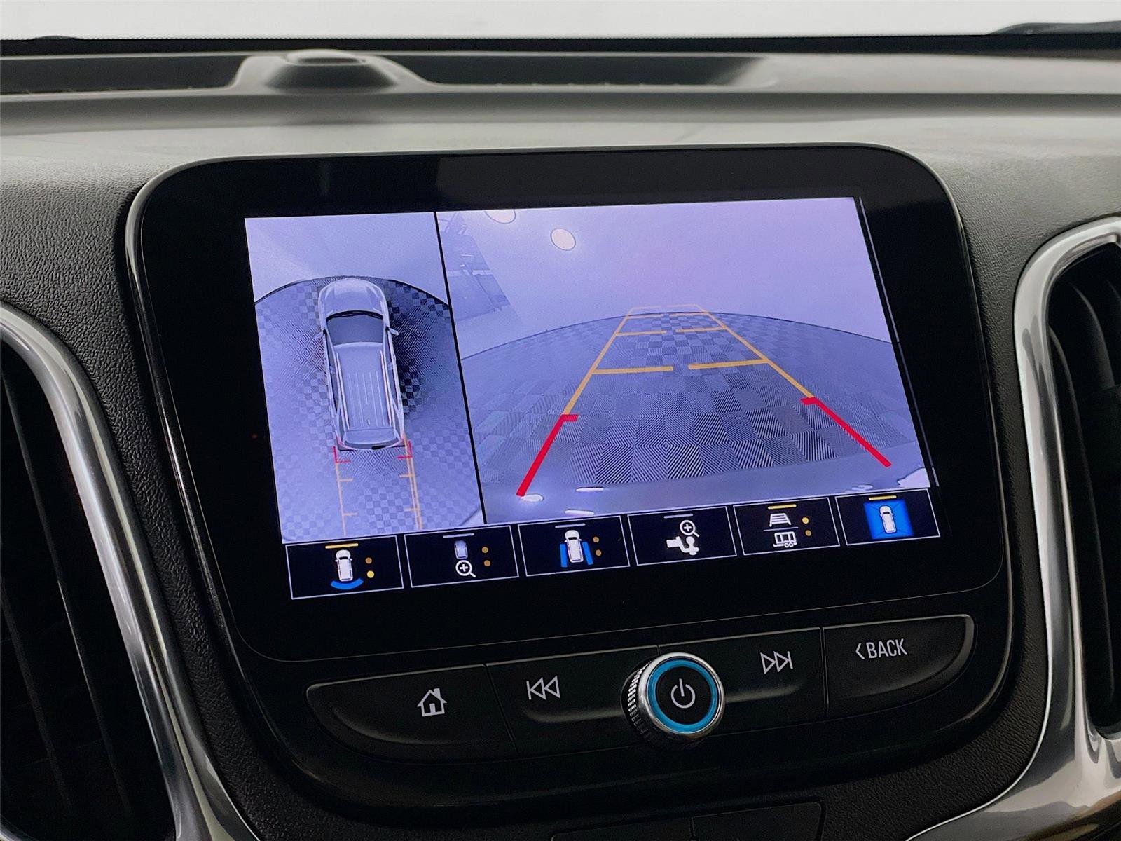 Used 2023 Chevrolet Equinox Premier image 17