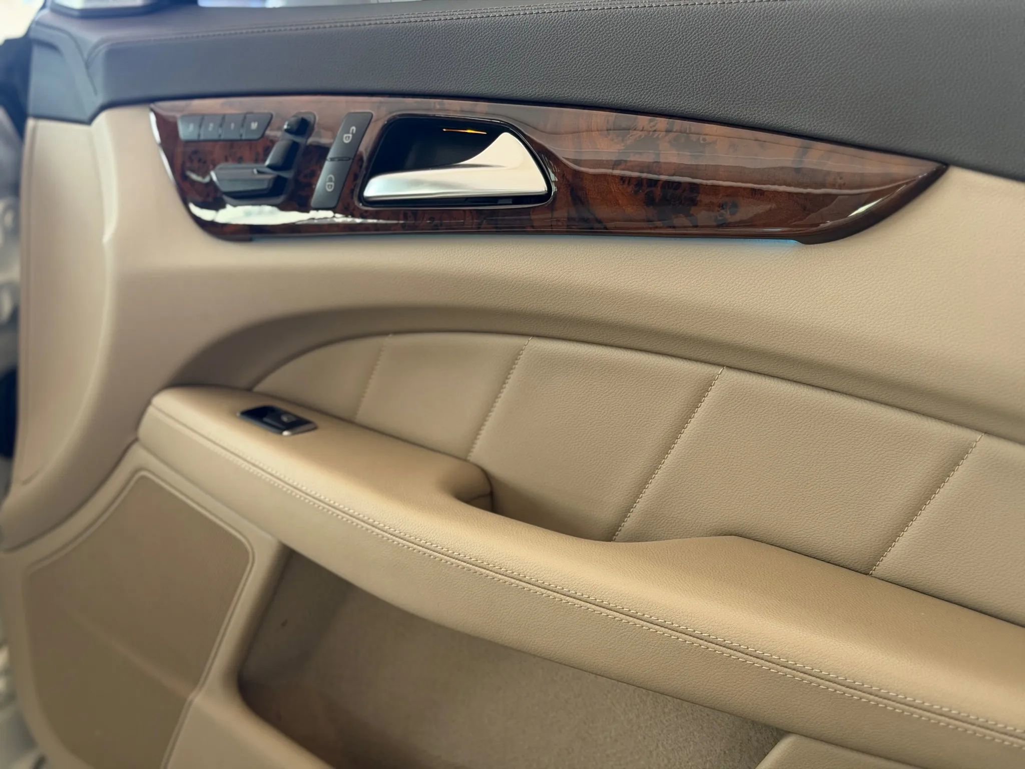 Used 2014 Mercedes-Benz CLS 550 4MATIC w/ Premium 1 Package image 20