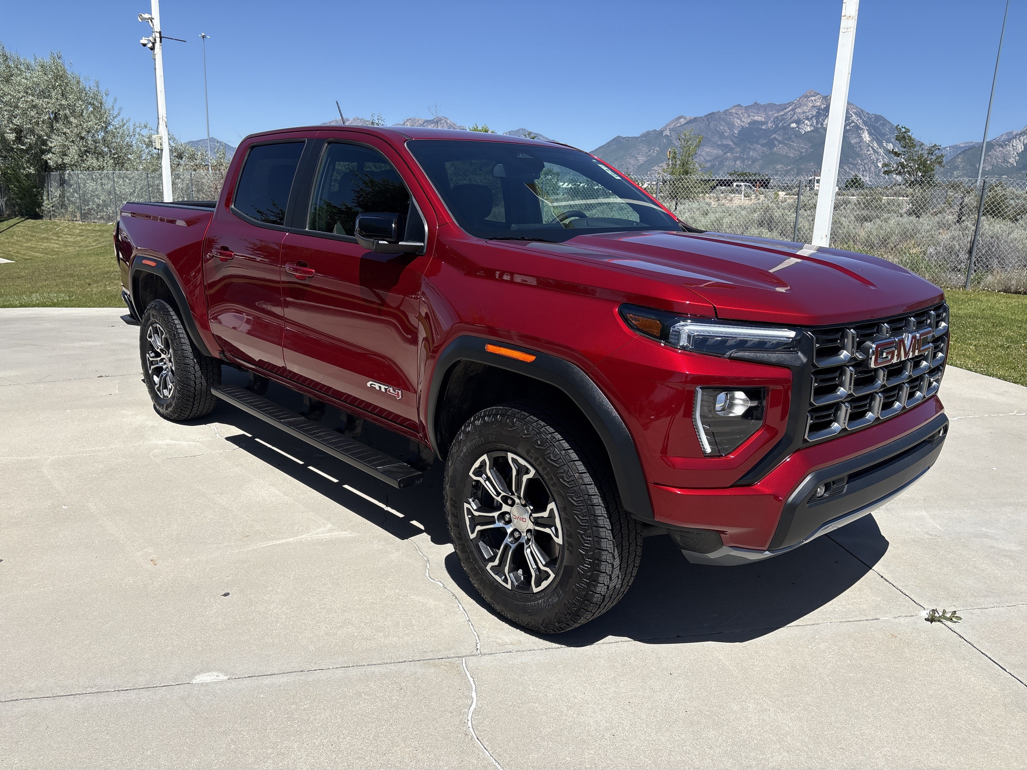 Used 2025 GMC Canyon AT4 w/ AT4 Premium Package AWD/4WD image 4