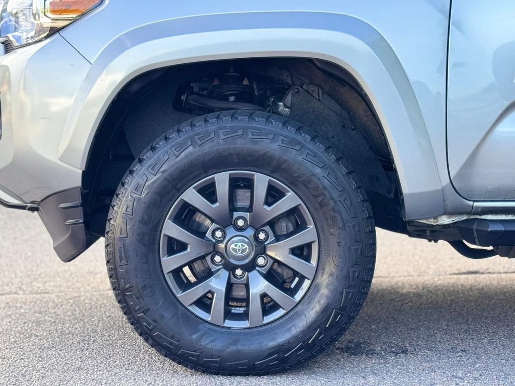 Used 2023 Toyota Tacoma SR5 AWD/4WD image 8