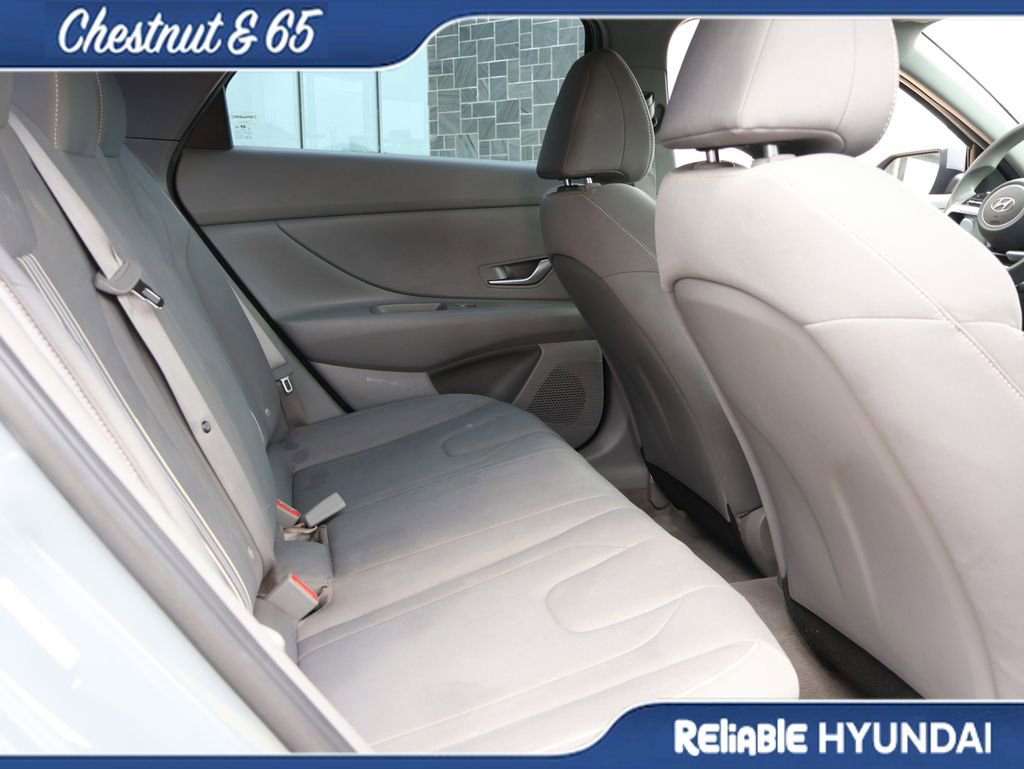 Used 2022 Hyundai Elantra SEL image 13