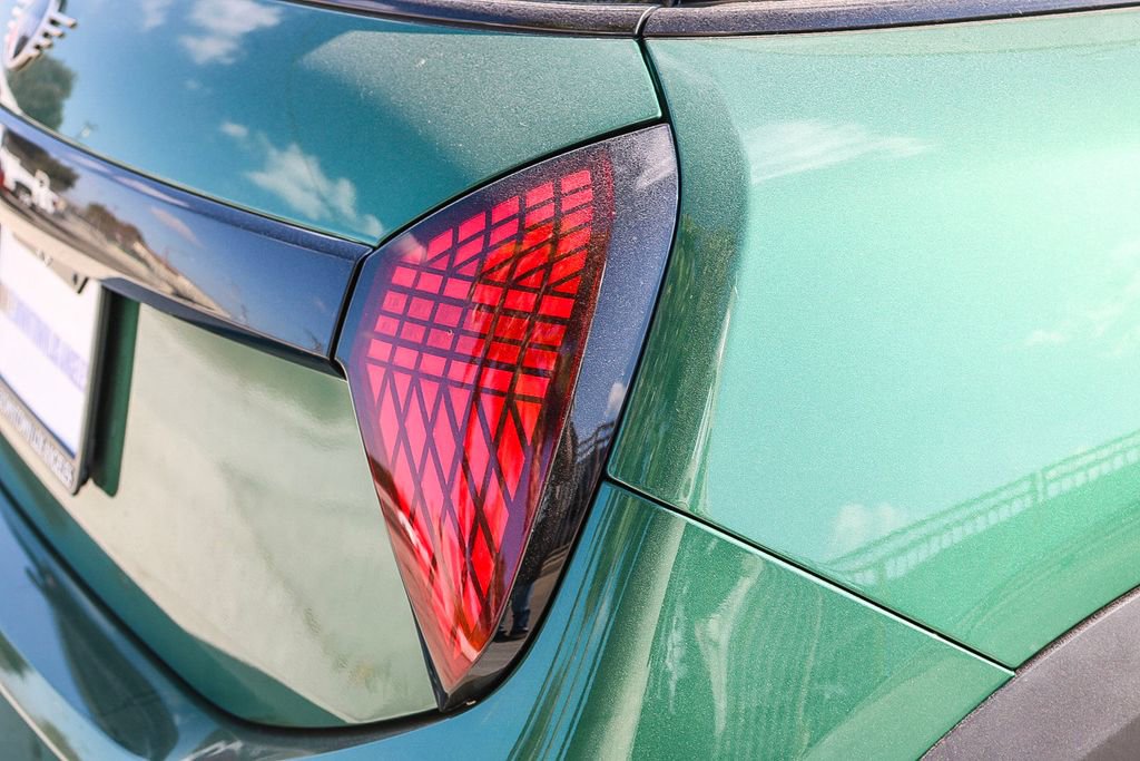 Used 2025 MINI Cooper 2-Door Hardtop image 9