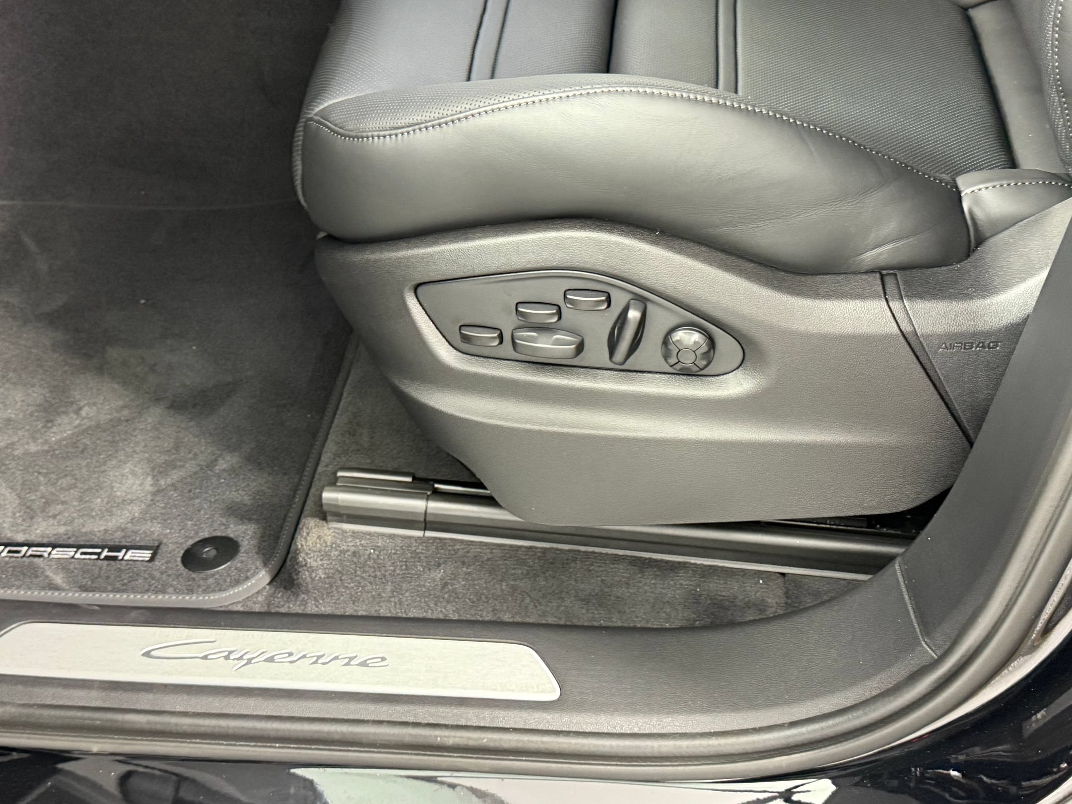 Certified 2026 Porsche Cayenne E-Hybrid Coupe AWD/4WD image 15