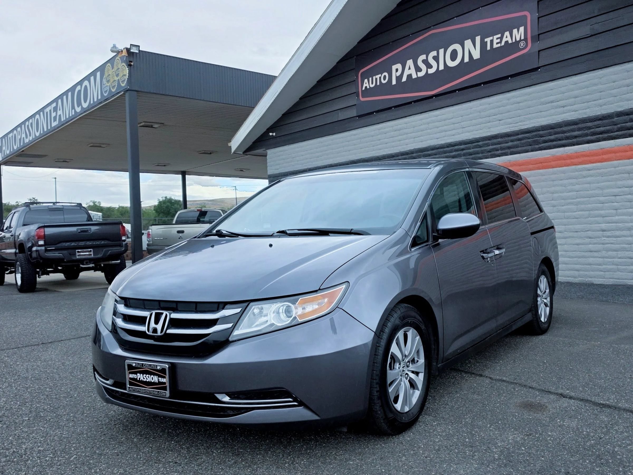 Used 2014 Honda Odyssey EX image 1