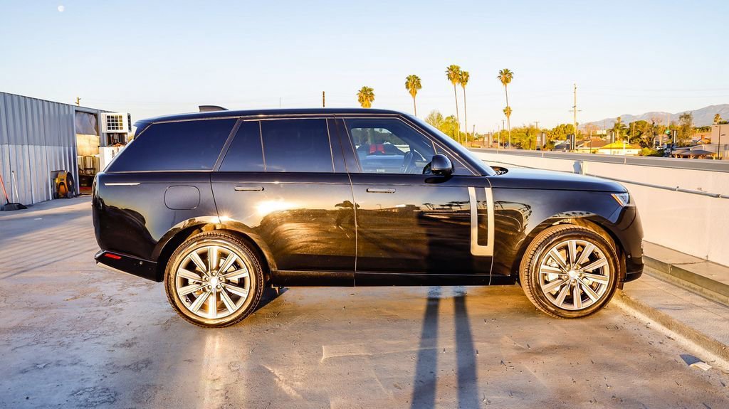 Used 2023 Land Rover Range Rover SE image 13