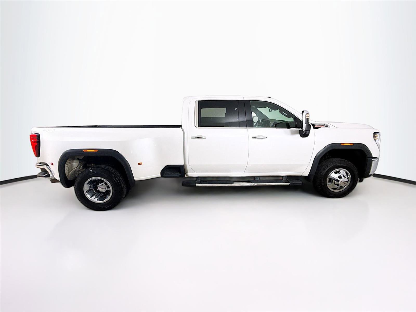 Used 2025 GMC Sierra 3500 SLT w/ SLT Convenience Package image 8