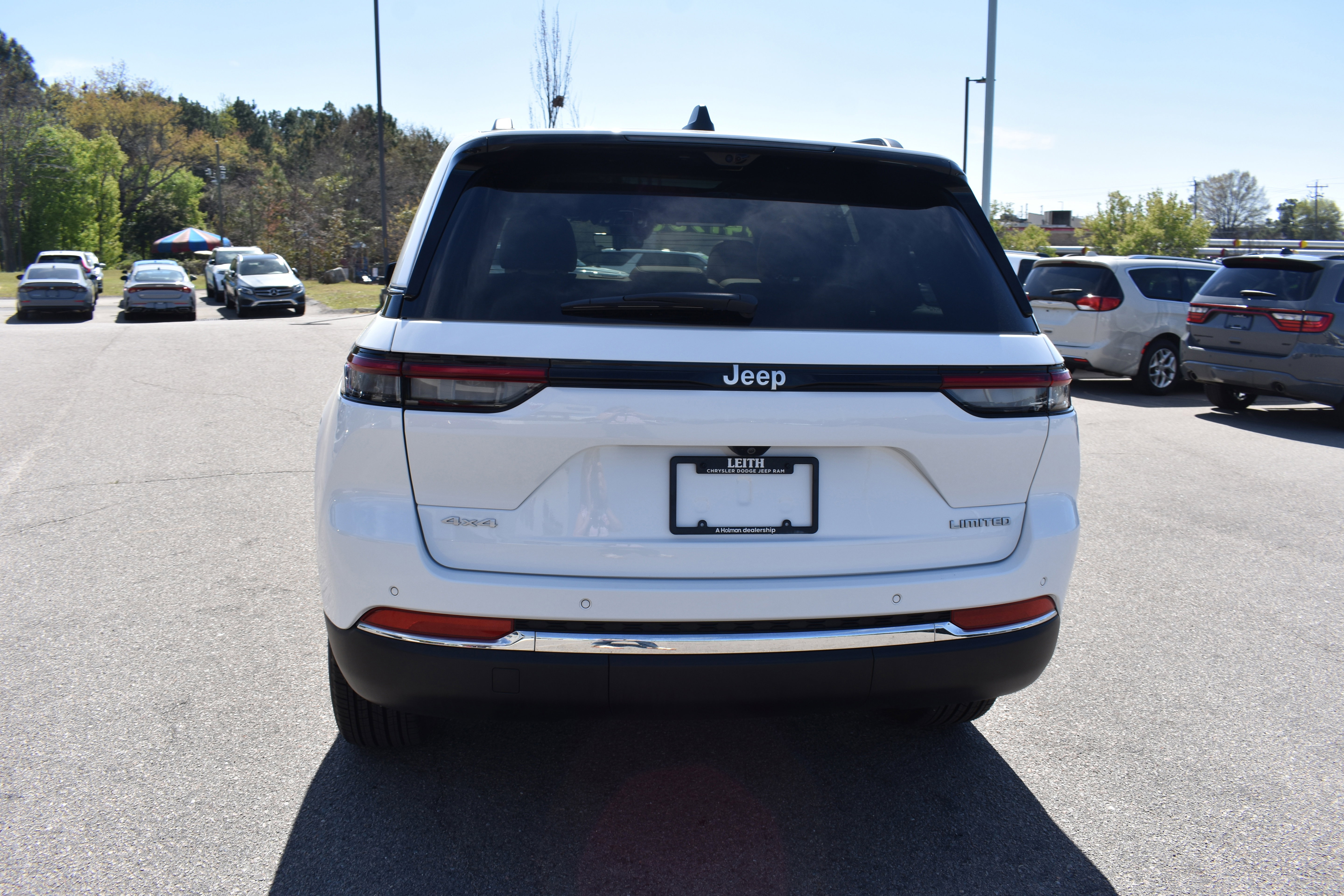 Used 2025 Jeep Grand Cherokee Limited w/ Luxury Tech Group II image 8