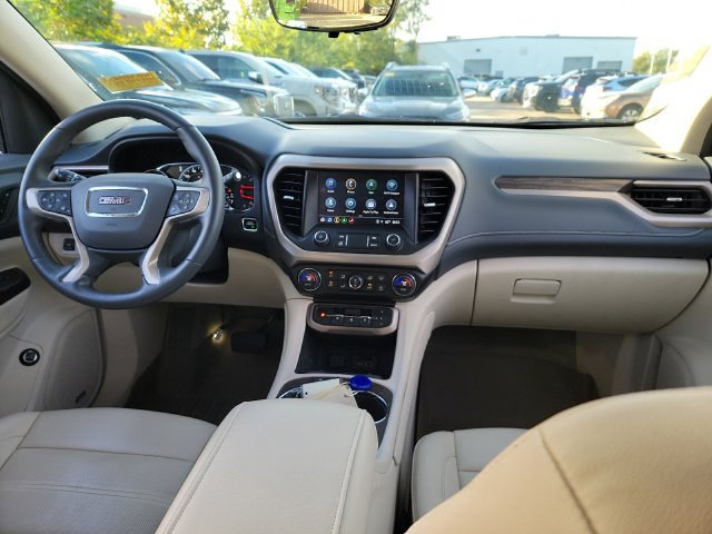 Used 2023 GMC Acadia Denali w/ Denali Technology Package AWD/4WD image 8