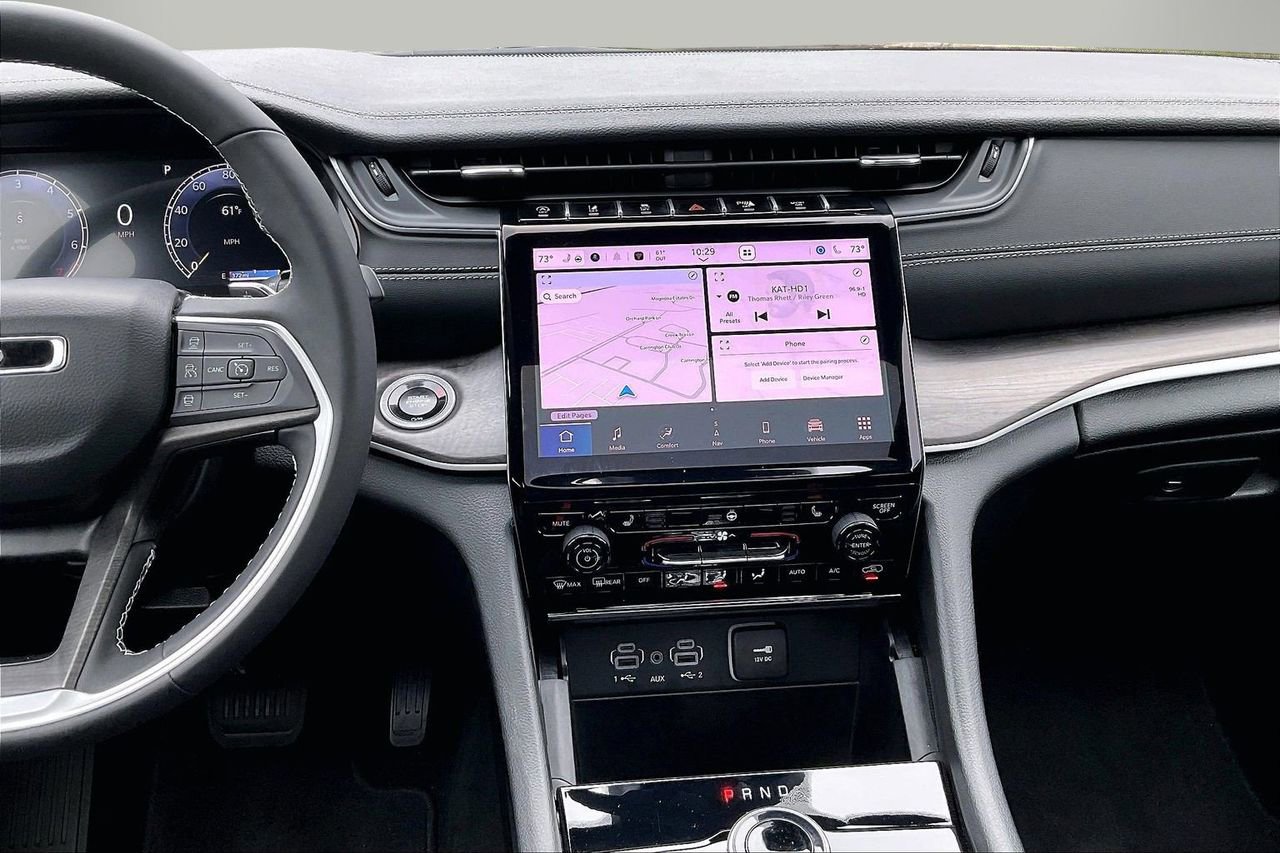 Certified 2025 Jeep Grand Cherokee Limited w/ Black Appearance Package image 13