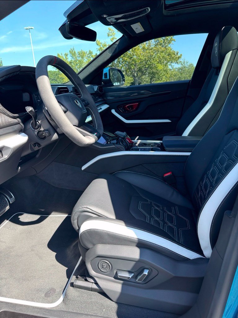 Used 2025 Lamborghini Urus SE AWD/4WD image 10