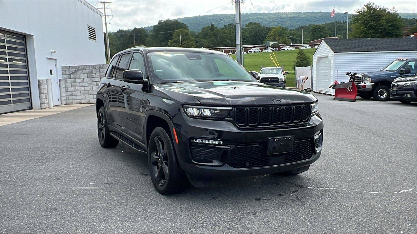 Used 2023 Jeep Grand Cherokee Limited w/ Luxury Tech Group II
