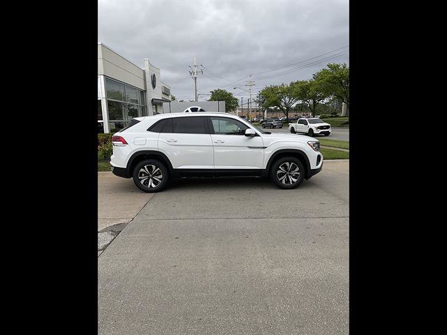 New 2026 Volkswagen Atlas Cross Sport SE AWD/4WD image 3