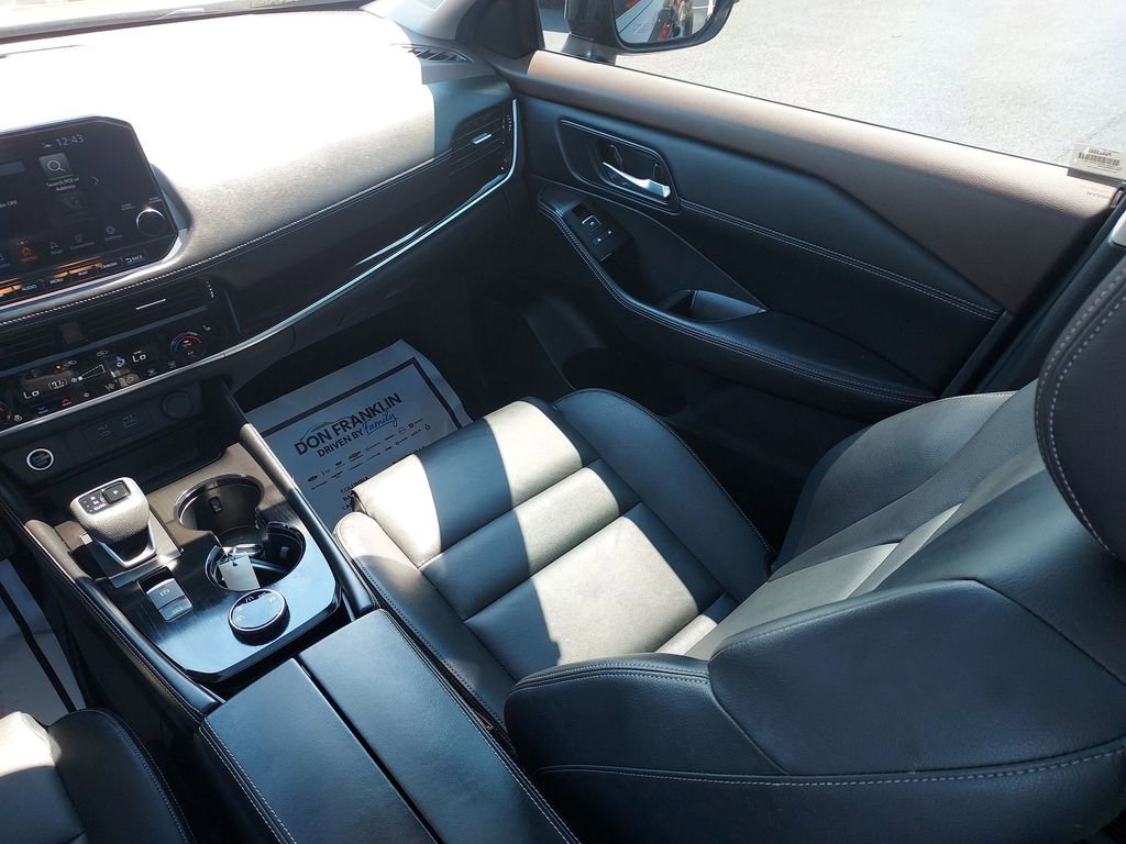Used 2023 Nissan Rogue SL w/ SL Premium Package image 11