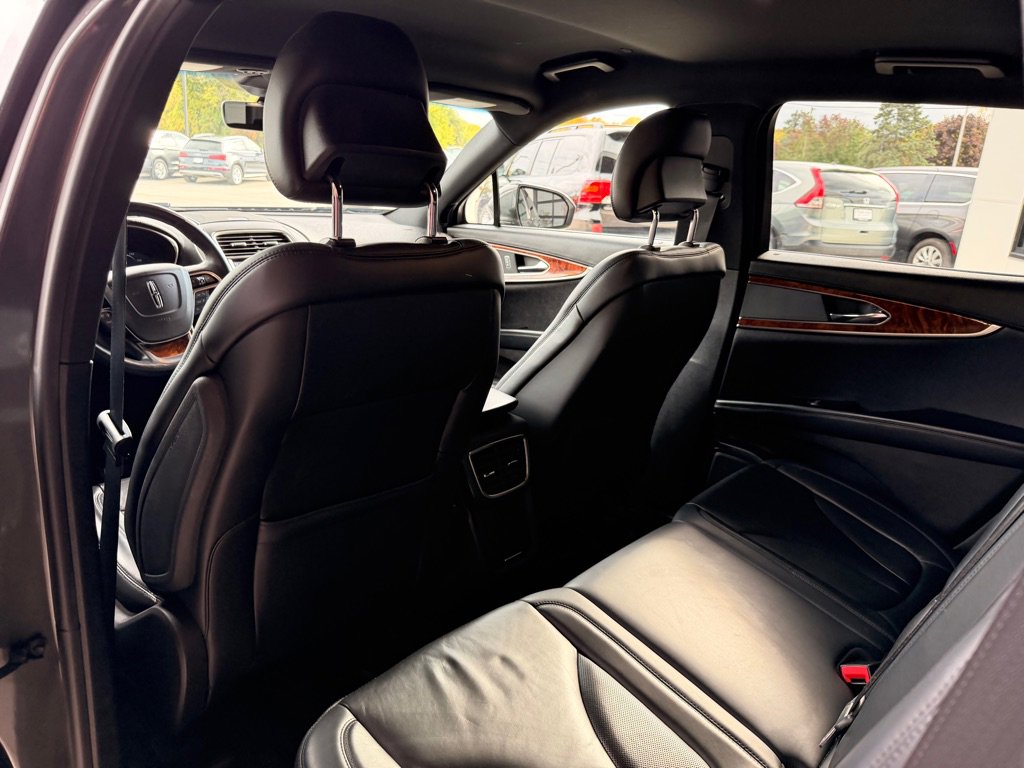 Used 2019 Lincoln Nautilus Select image 11