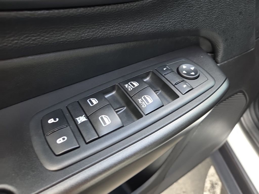 Used 2020 Jeep Cherokee Trailhawk w/ Technology Group image 24