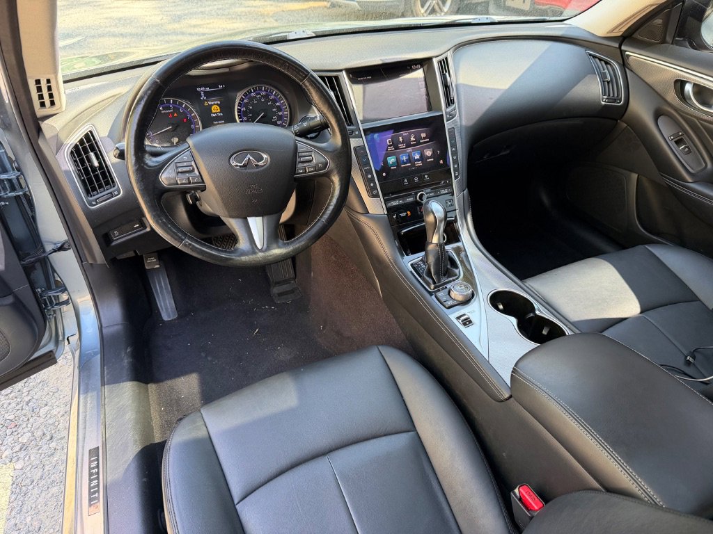 Used 2016 INFINITI Q50 3.0t Premium w/ Driver Assistance Package image 11