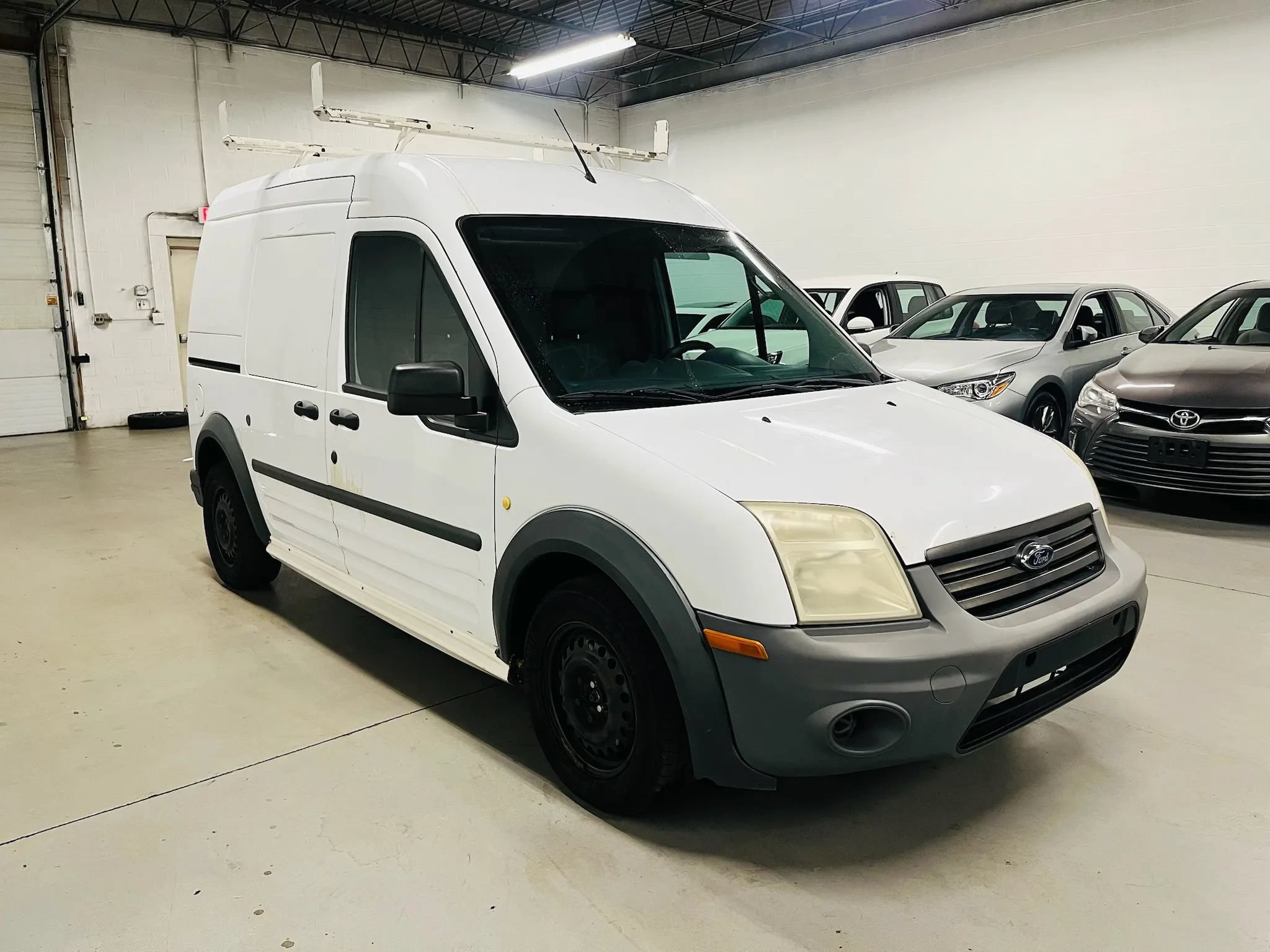 Used 2010 Ford Transit Connect XLT FWD image 4