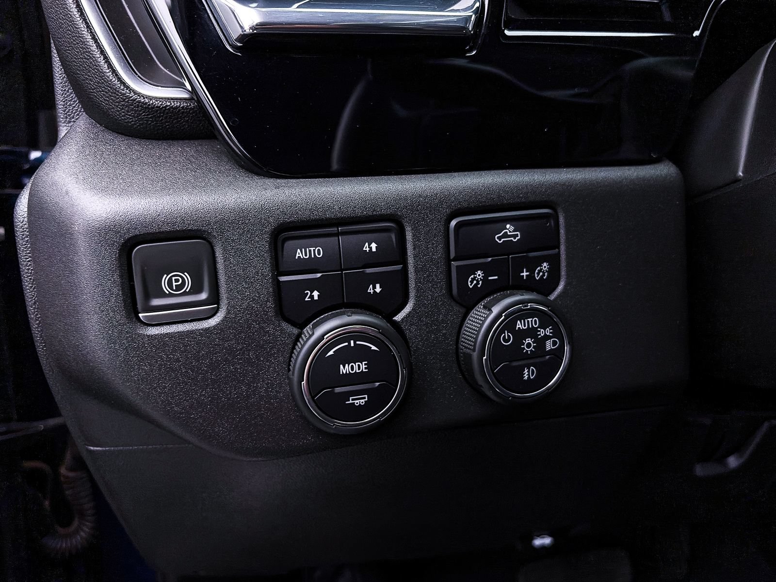 Used 2023 Chevrolet Silverado 1500 LT Trail Boss w/ Protection Package AWD/4WD image 6