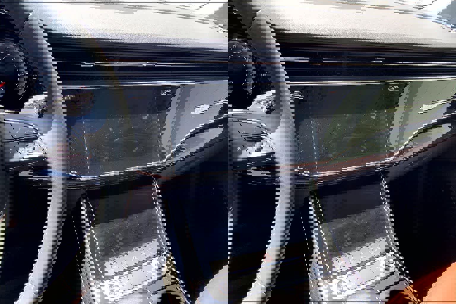 Used 2022 Audi Q7 Premium Plus w/ Premium Plus Package image 16