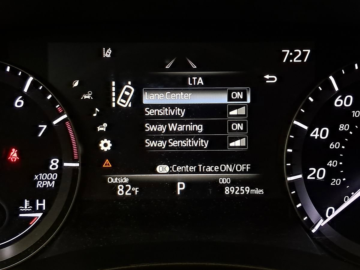 Used 2021 Toyota Highlander XLE FWD image 14