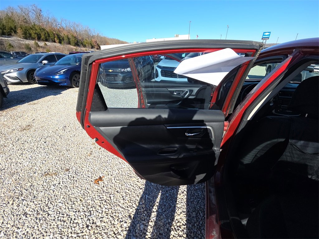 Used 2016 Nissan Altima 2.5 SR w/ Interior Lighting Package image 13