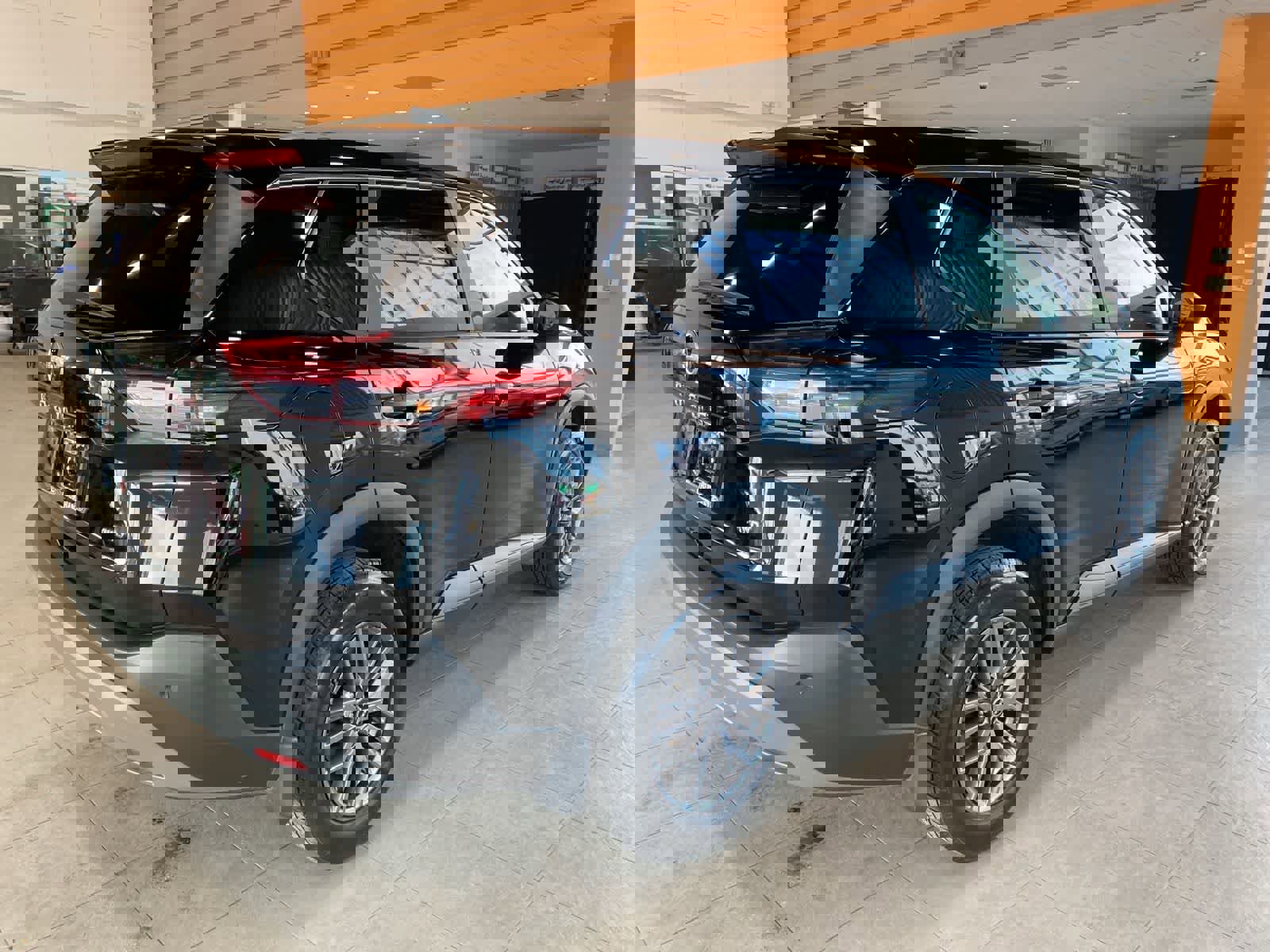 Used 2023 Nissan Rogue S image 5