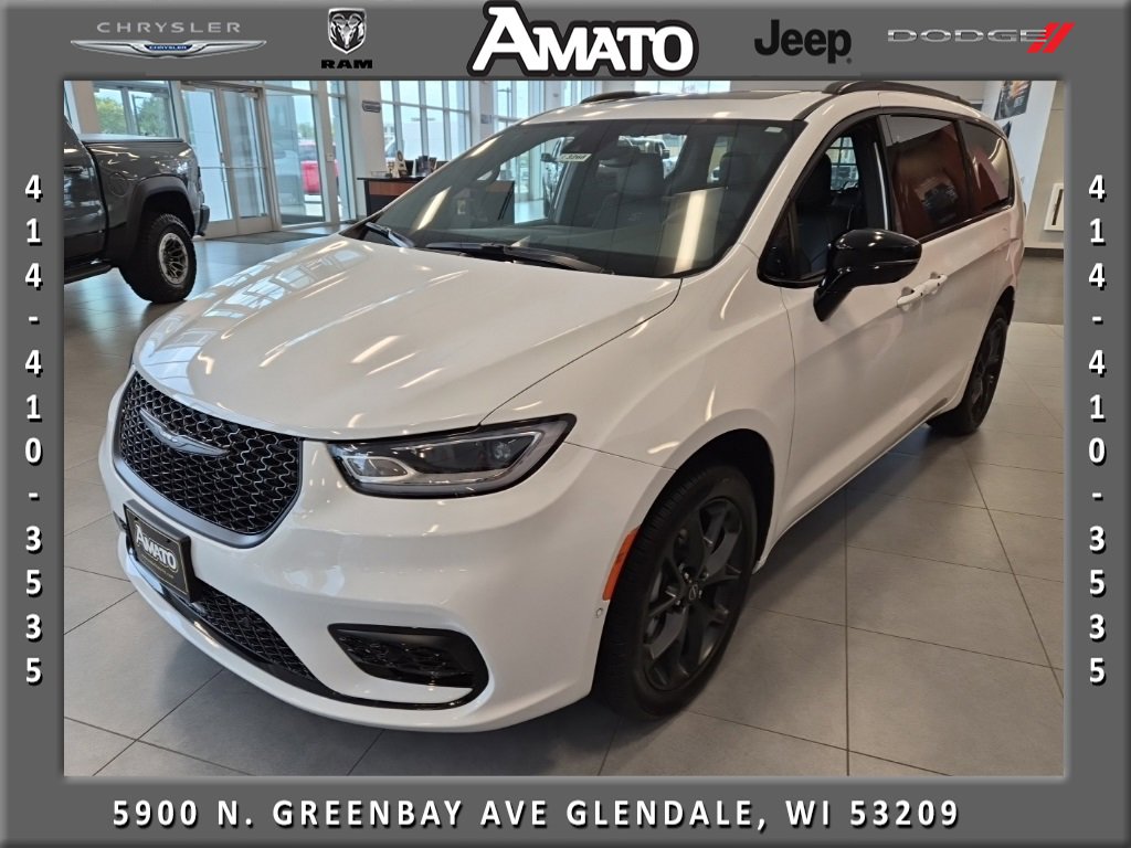 New 2026 Chrysler Pacifica Limited w/ S Appearance Package image 1