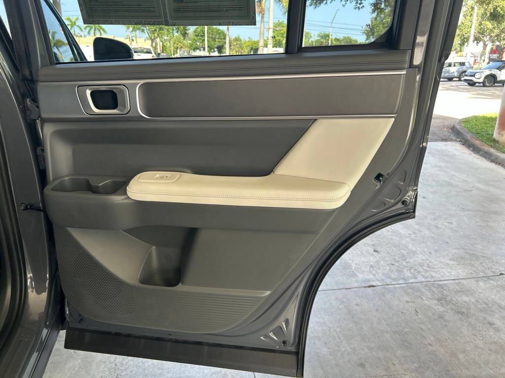 Used 2025 Hyundai Santa Fe SEL FWD image 27