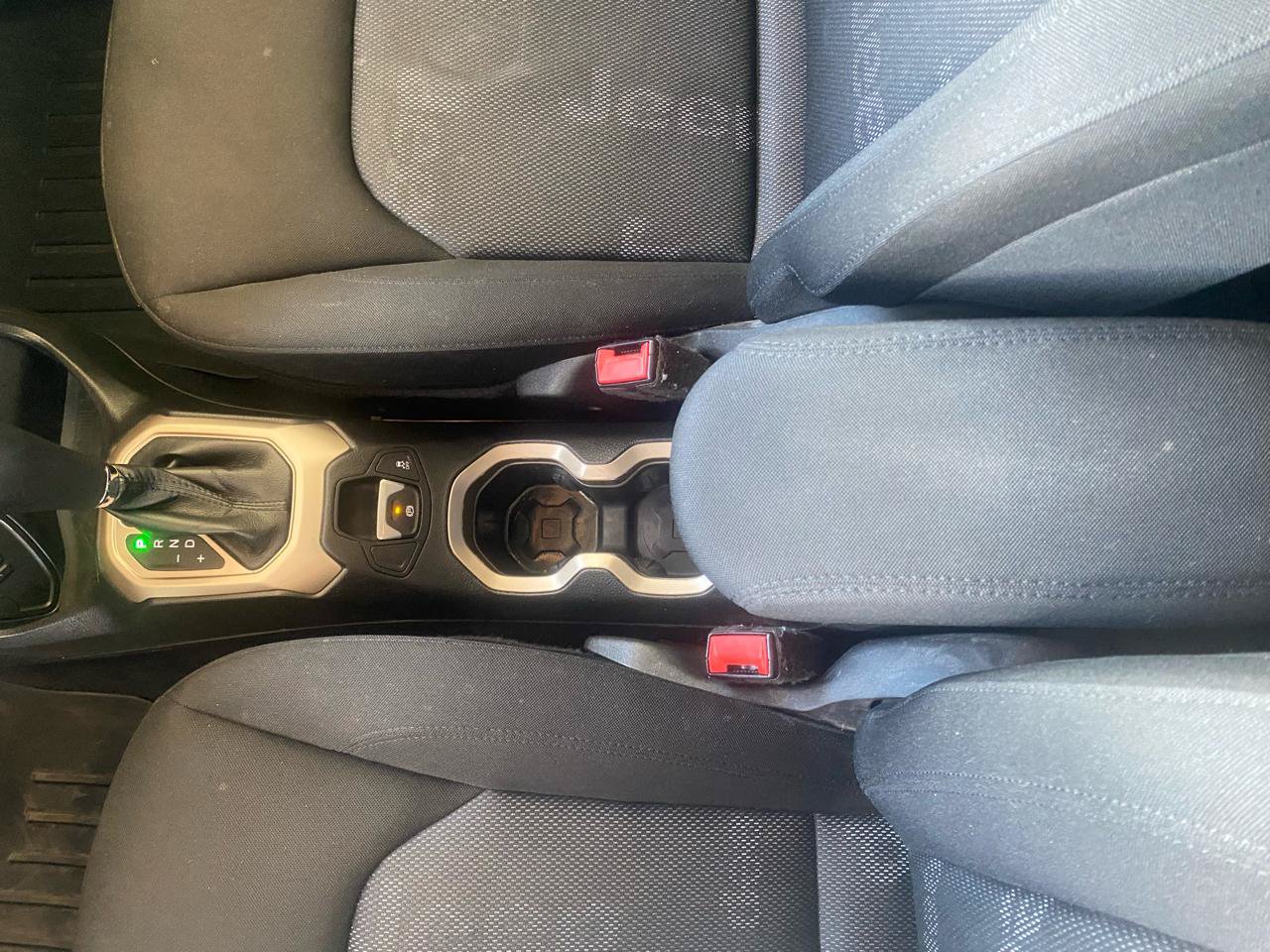 Used 2016 Jeep Renegade Latitude FWD image 16