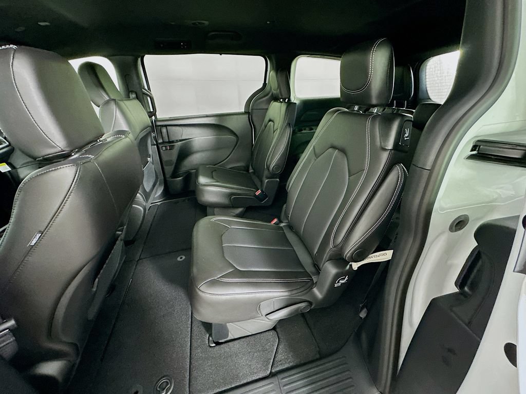 New 2026 Chrysler Voyager LX FWD image 30