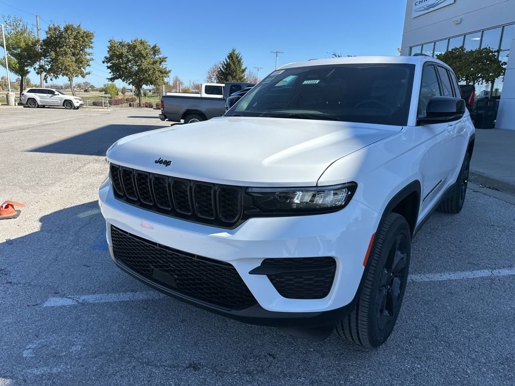 New 2025 Jeep Grand Cherokee Altitude AWD/4WD image 11