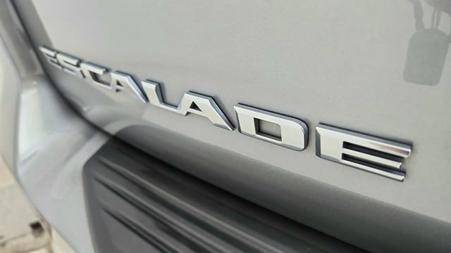 Used 2023 Cadillac Escalade Premium Luxury w/ Performance Package image 17