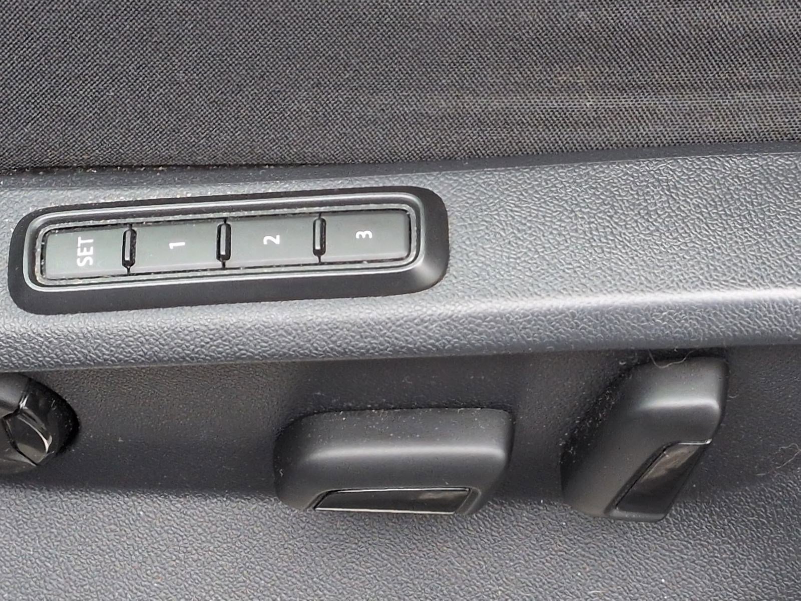 Used 2021 Volkswagen Atlas SEL Premium image 16