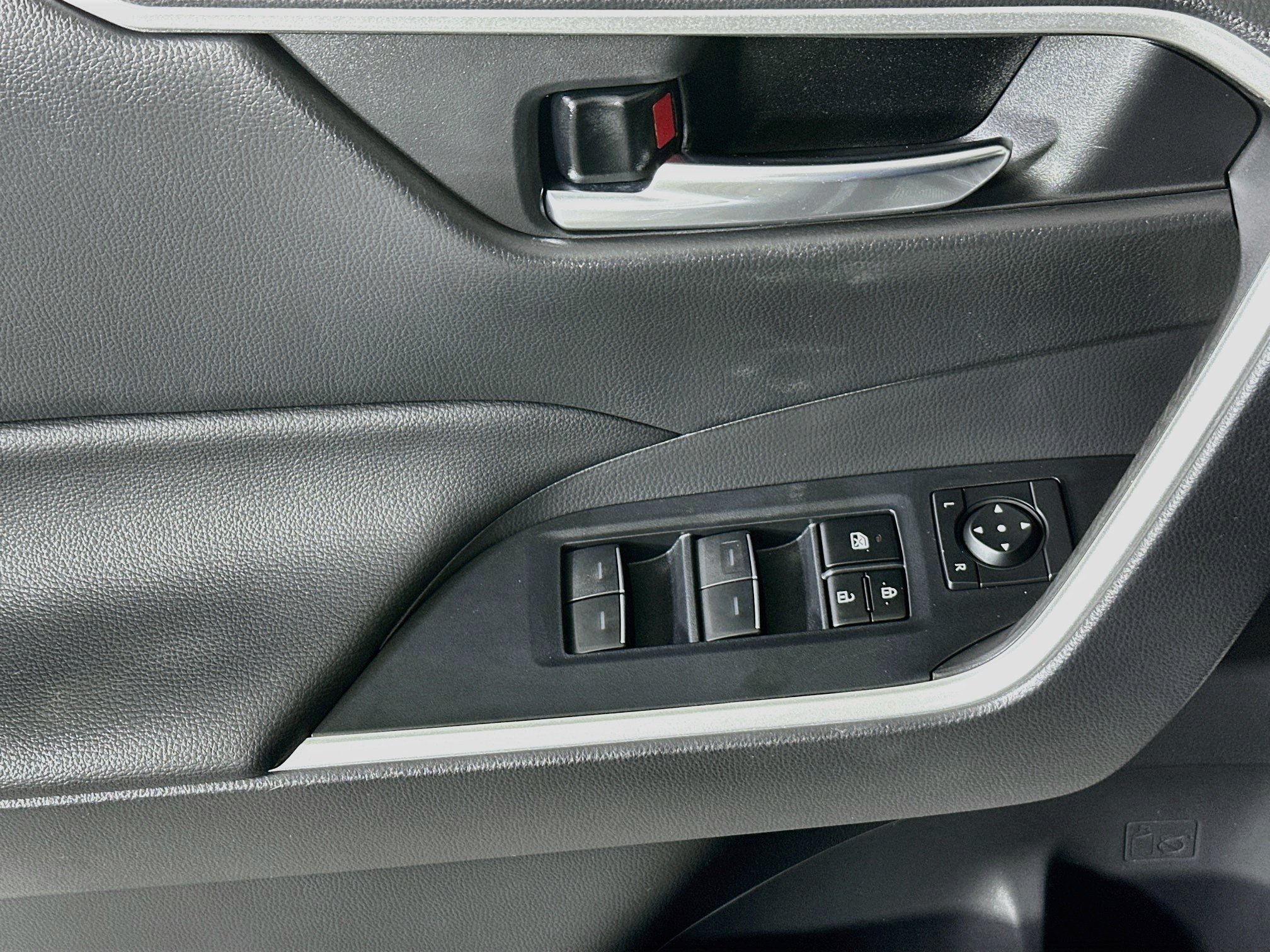 Used 2023 Toyota RAV4 XLE FWD image 14