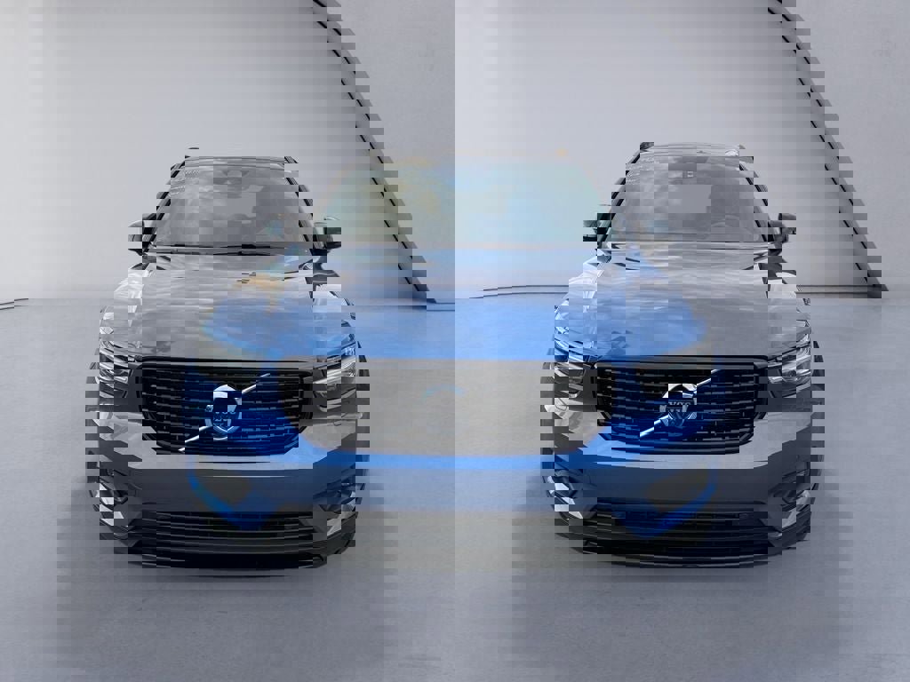 Used 2021 Volvo XC40 T4 R-Design w/ Advanced Package image 8