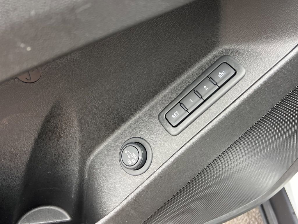 Used 2023 Chevrolet Equinox Premier image 23