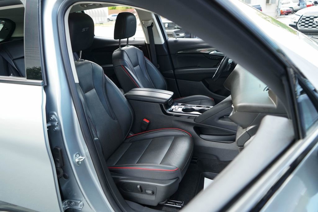 Used 2023 Buick Envision Essence FWD image 34