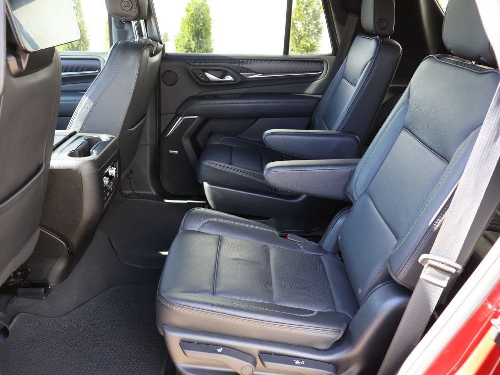 Certified 2023 GMC Yukon Denali w/ Denali Reserve Package AWD/4WD image 9