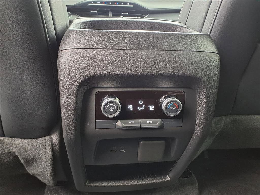 Used 2025 Buick Enclave Preferred w/ Power Package image 24