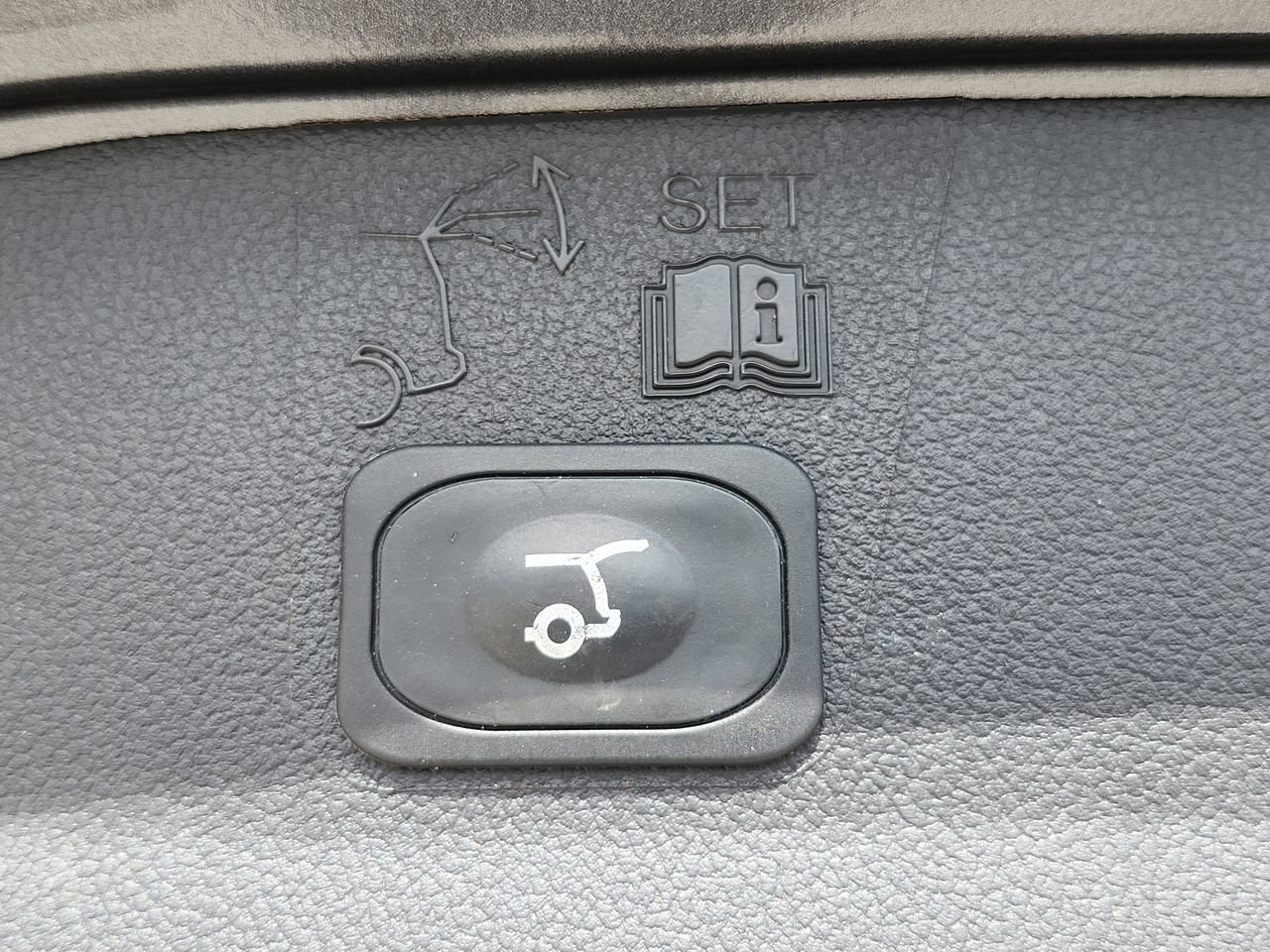 Used 2016 Ford Escape Titanium FWD image 9